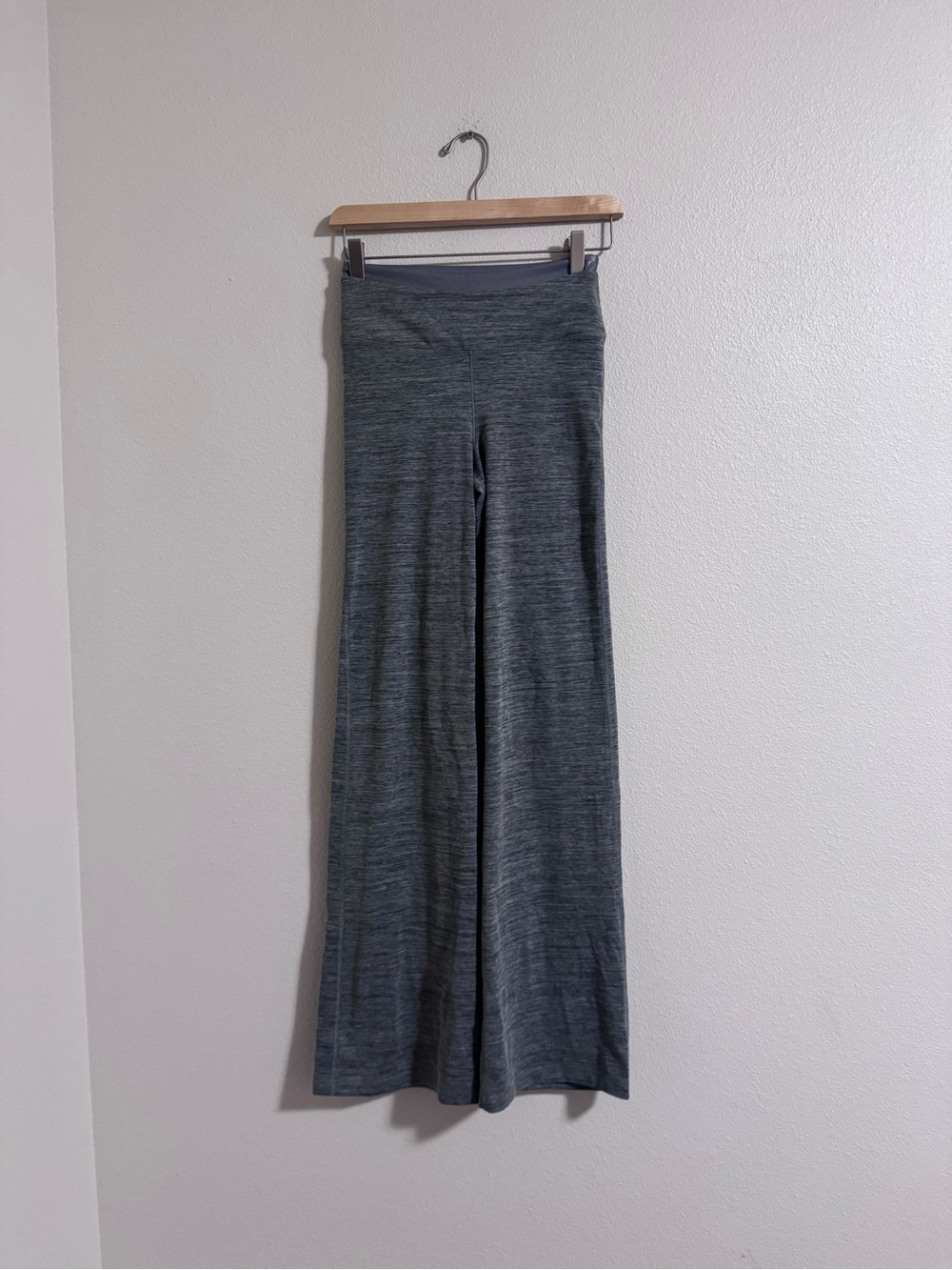 PINK Victoria's Secret Metallic Gray Active Leggings